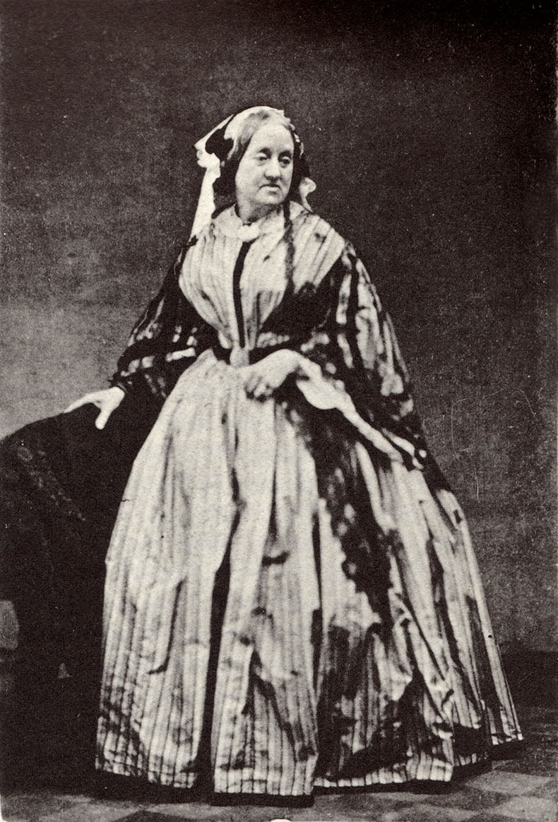 Anna Atkins en 1861 — portrait de la botaniste et photographe.