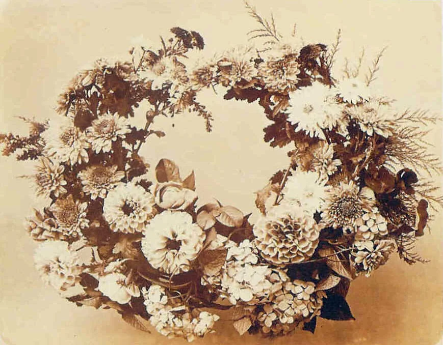 Étude de dahlias en couronne — Adolphe Braun