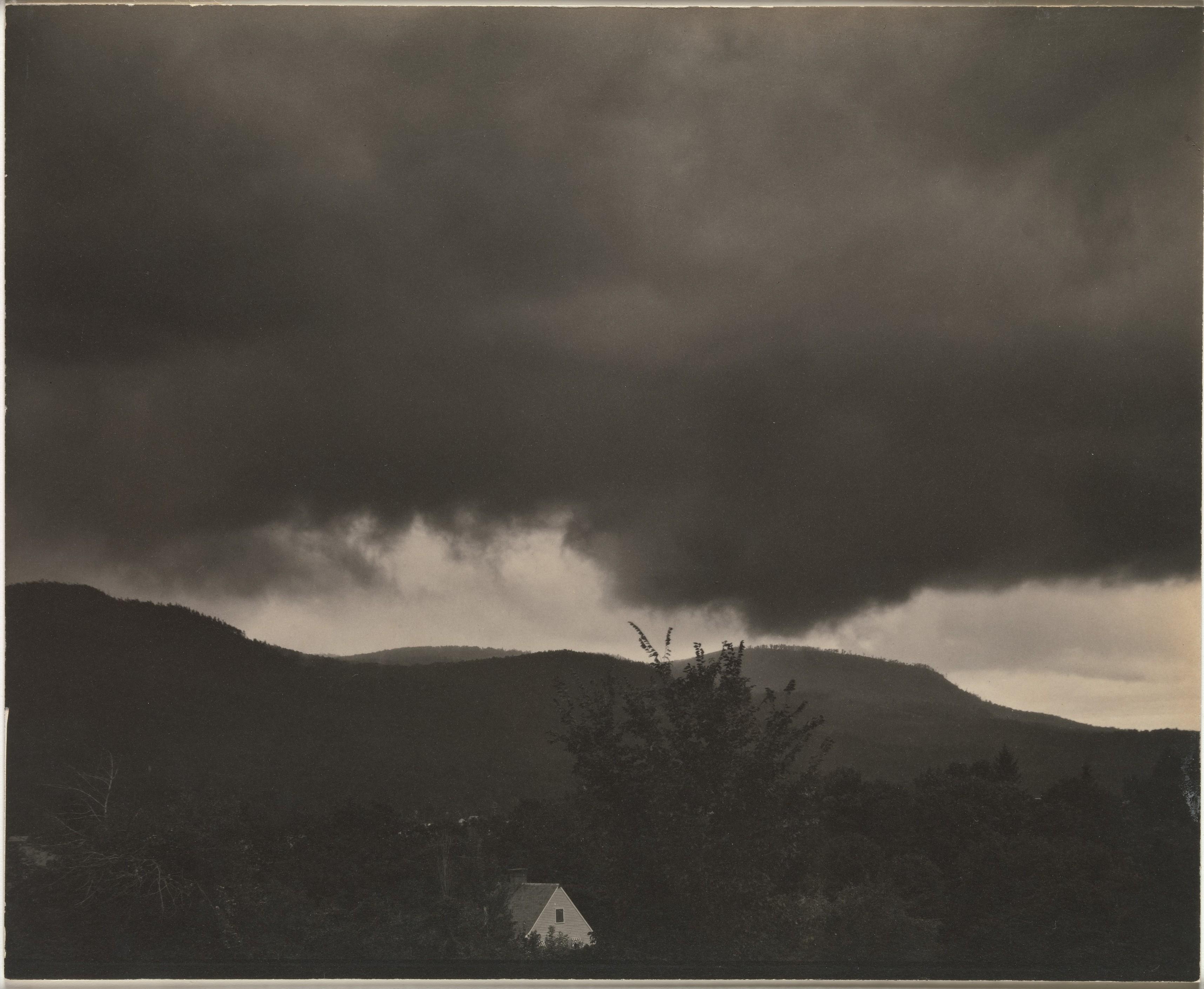 Musique — Séquence de dix photographies de nuages, n° 1 — Alfred Stieglitz