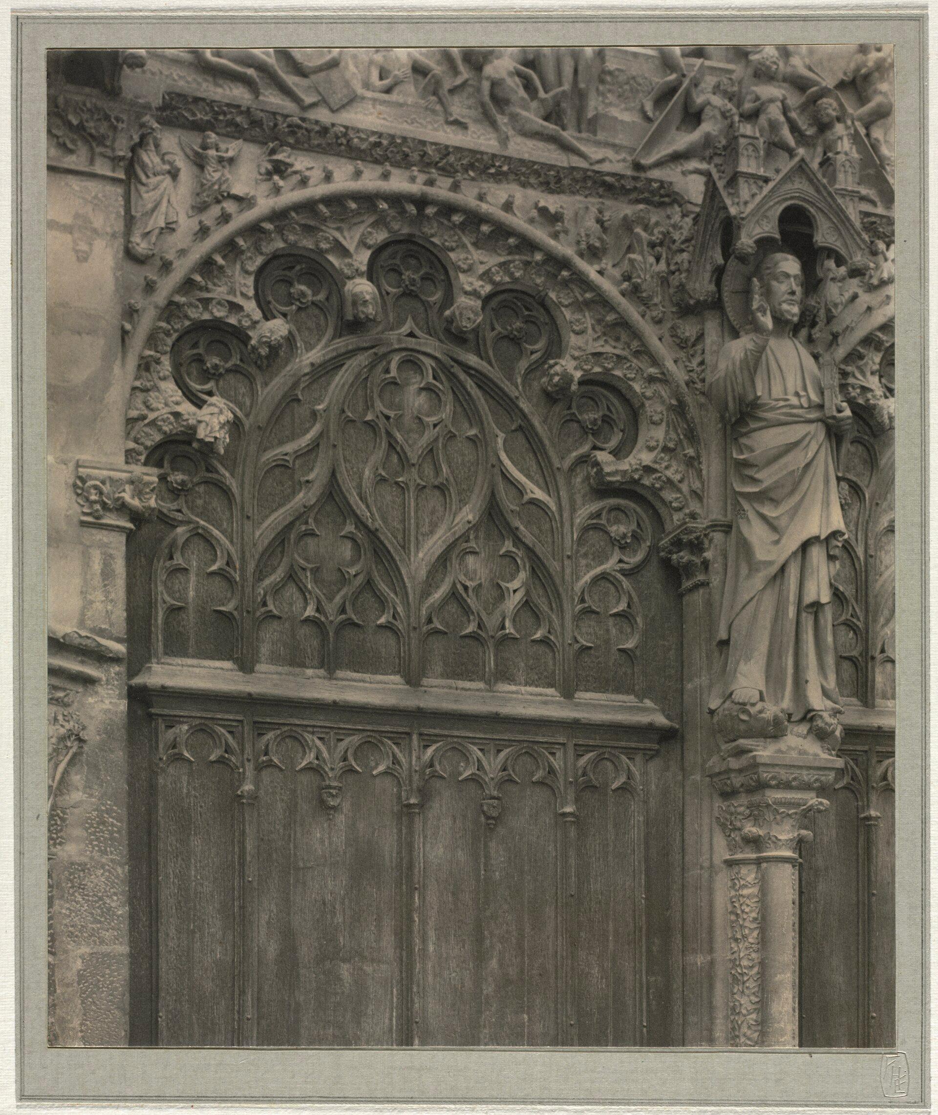 Cathédrale de Bourges : crypte sous la nef — Frederick H. Evans