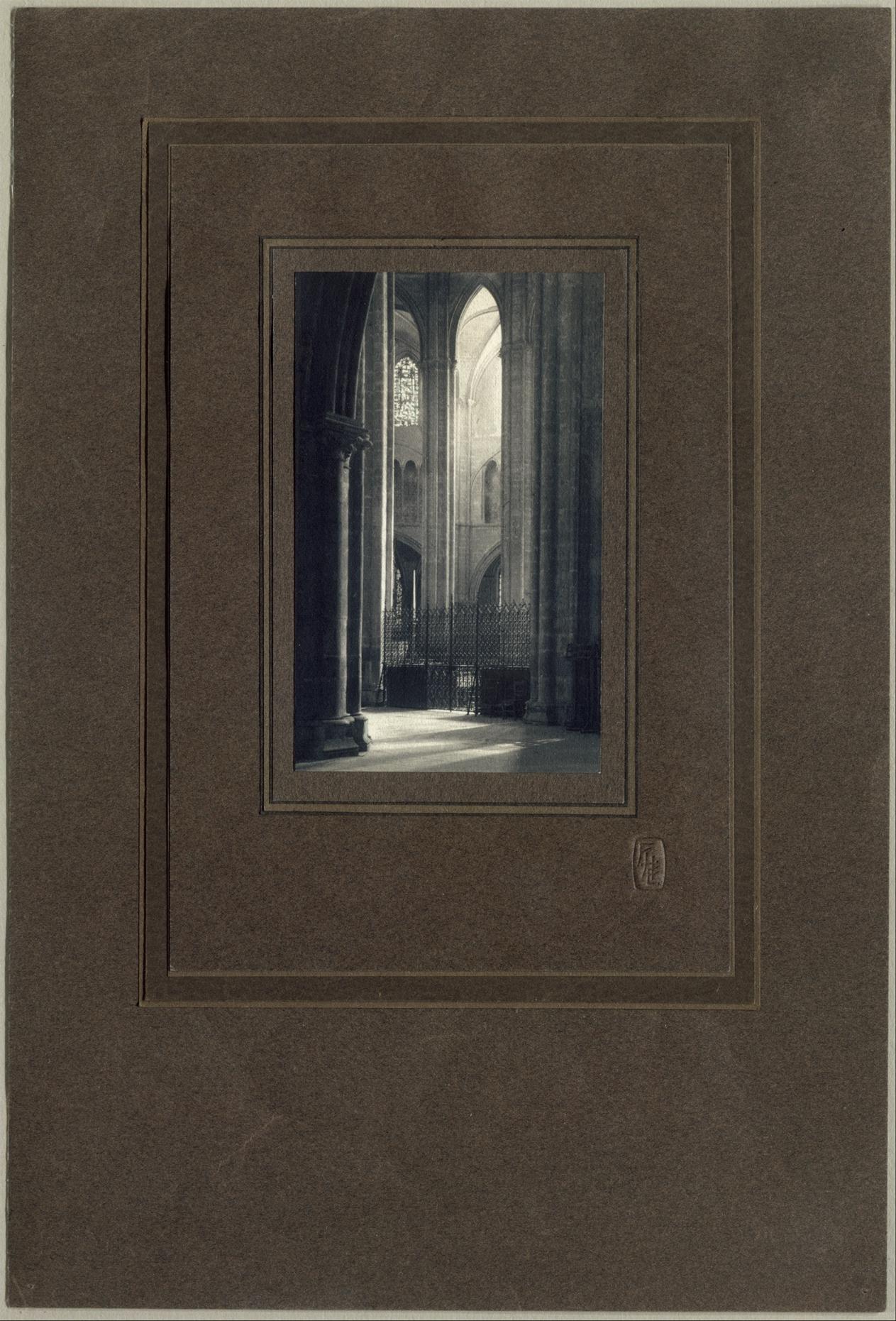 Hauteur et lumière dans la cathédrale de Bourges — Frederick H. Evans