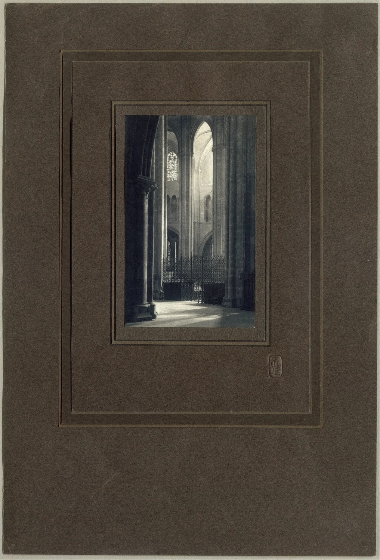 Hauteur et lumière dans la cathédrale de Bourges — Frederick H. Evans