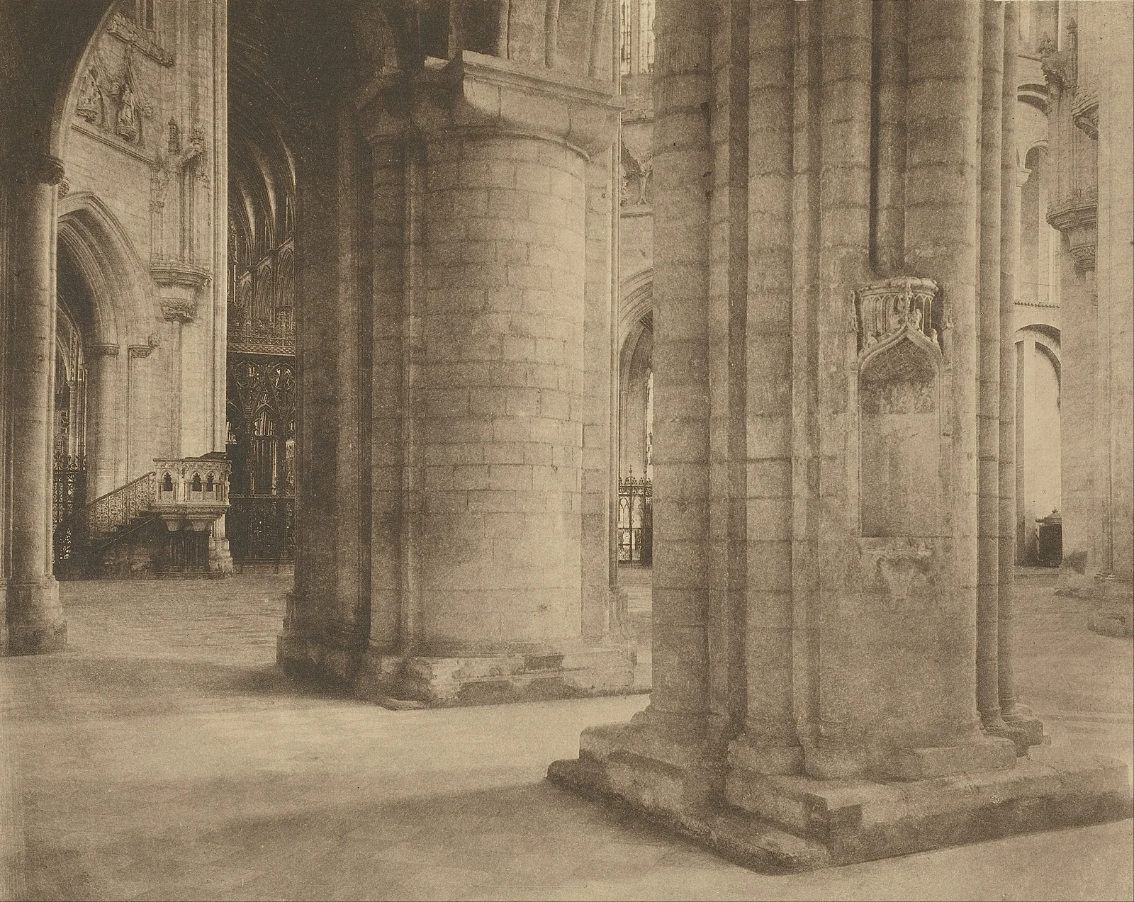 Cathédrale d'Ely : à travers nef et octogone — Frederick H. Evans