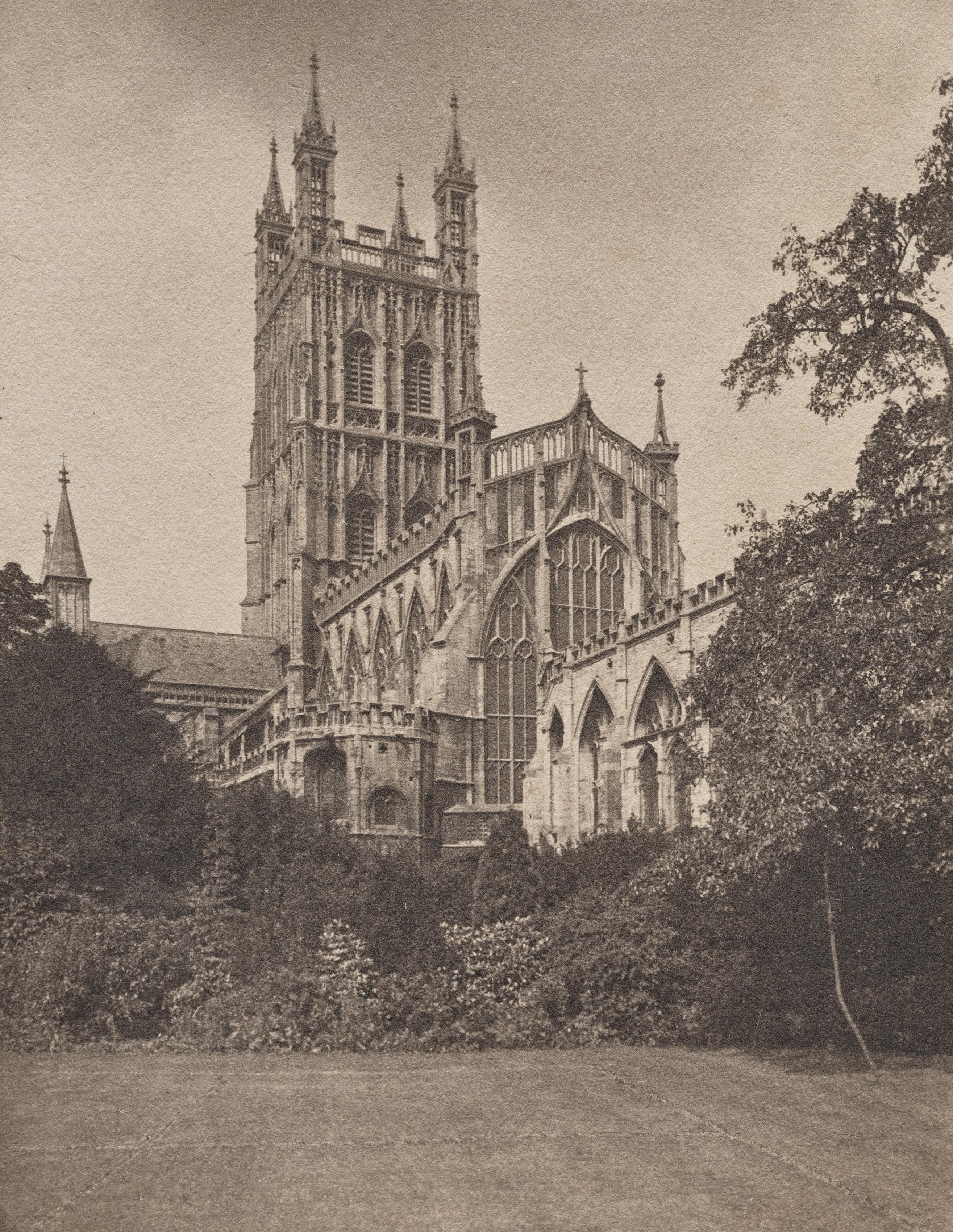 La cathédrale de Gloucester depuis le sud-est — Frederick H. Evans