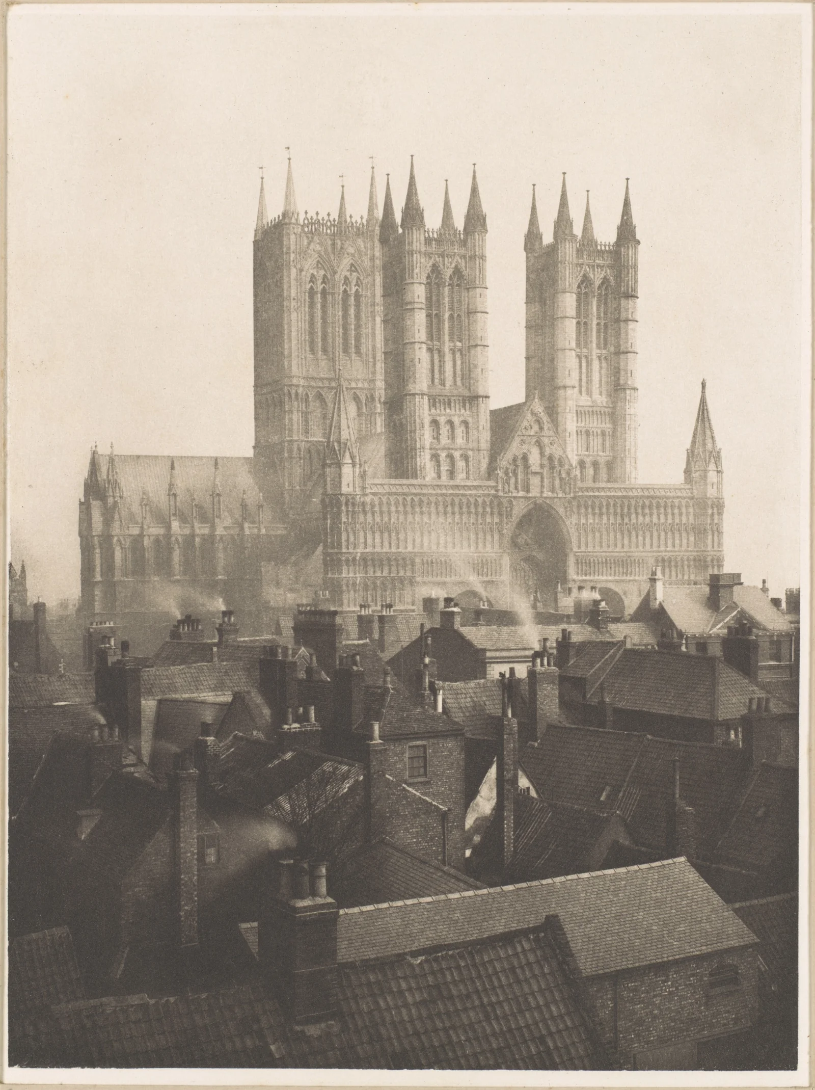 Cathédrale de Lincoln vue du château — Frederick H. Evans