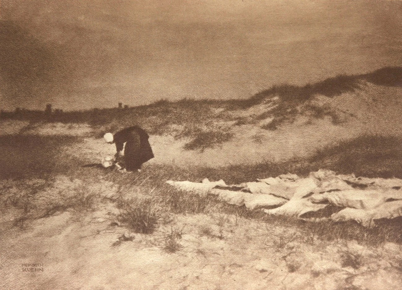 Lavandière dans les dunes — Heinrich Kühn