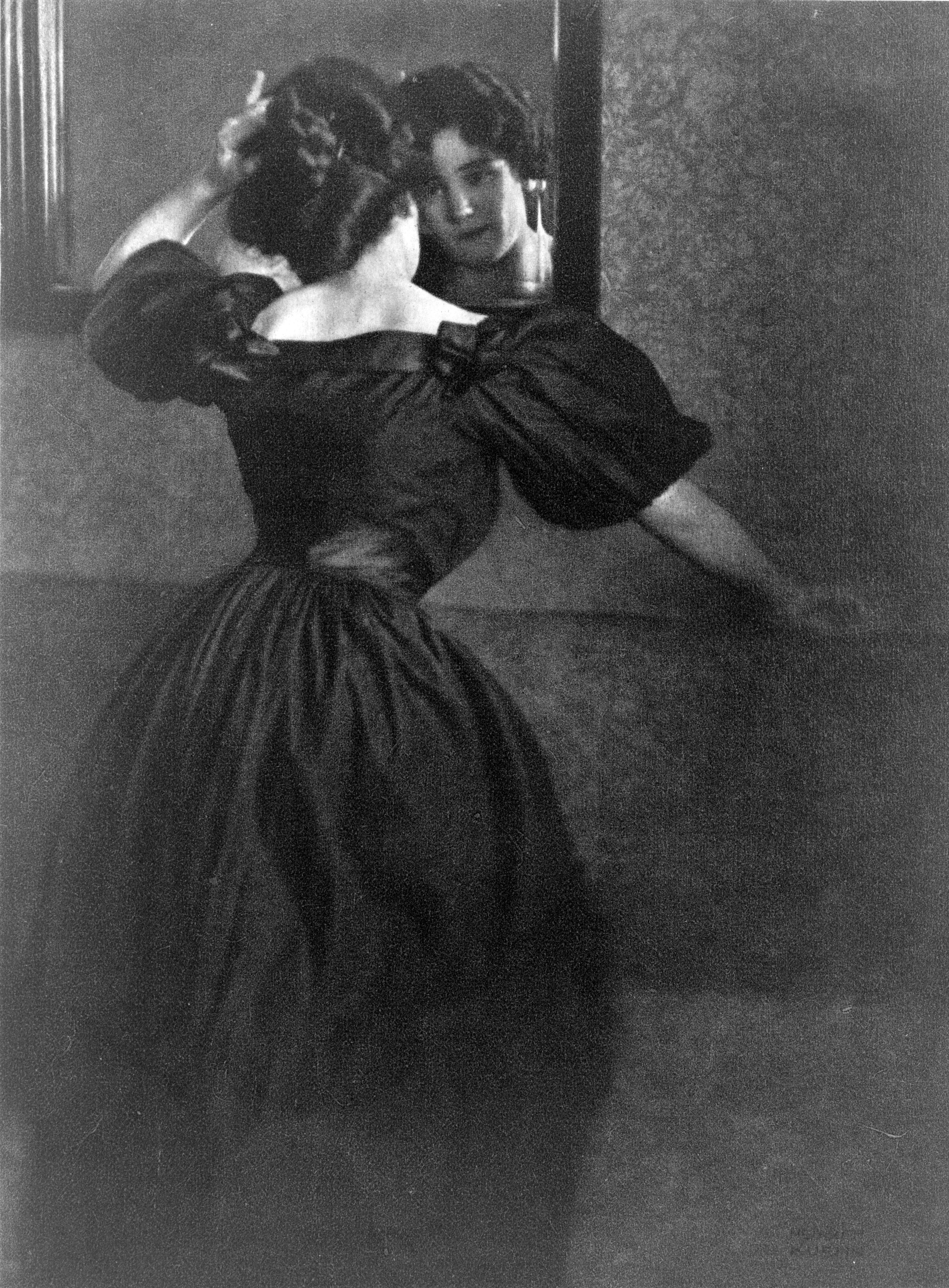 Jeune fille au miroir — Heinrich Kühn