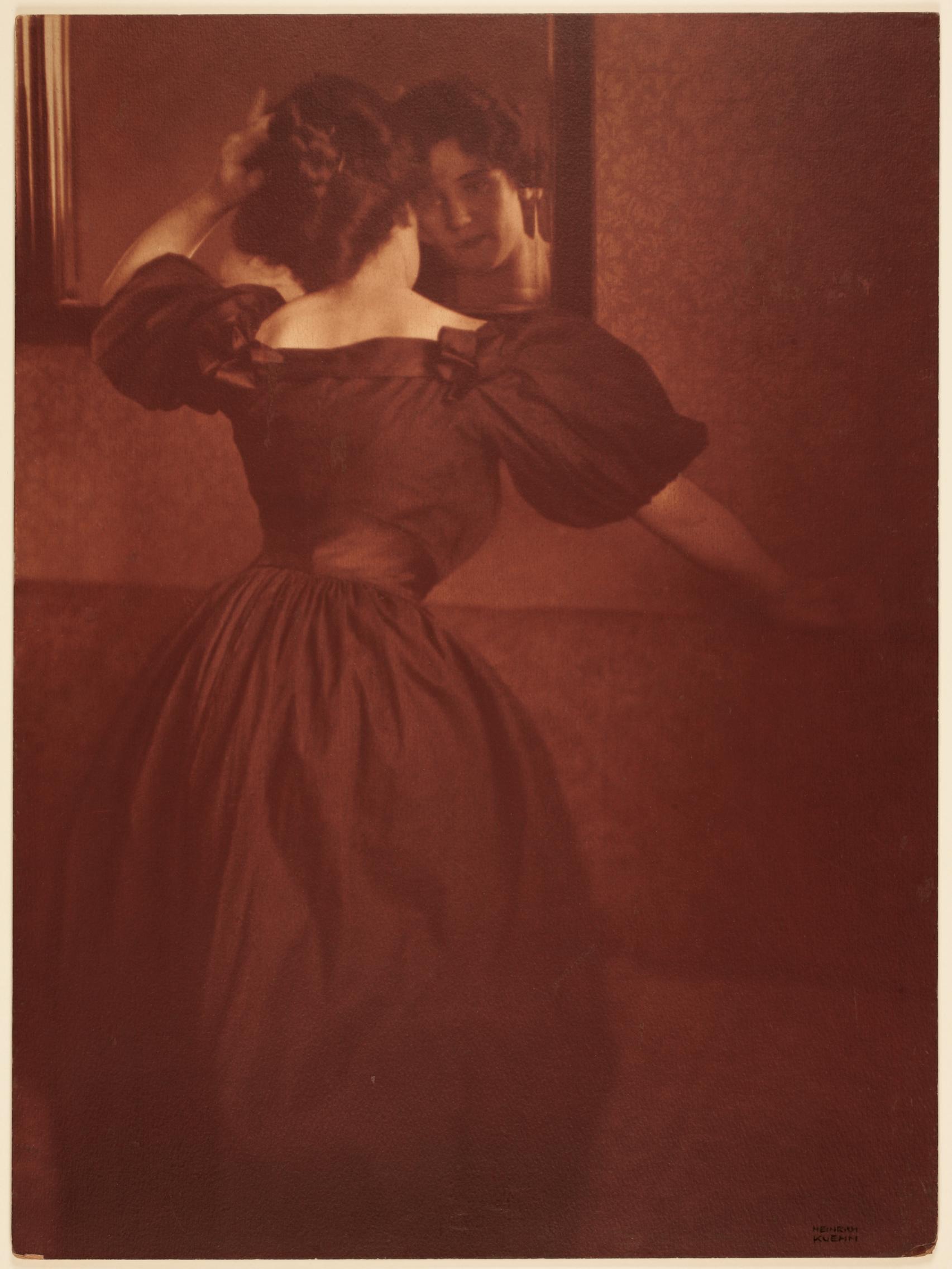 Femme devant un miroir — Heinrich Kühn